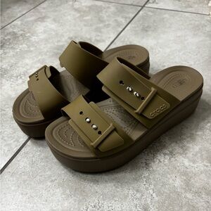 Crocs Brooklyn Buckle Sandals
